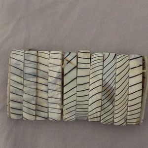 Black & white seashell bracelet